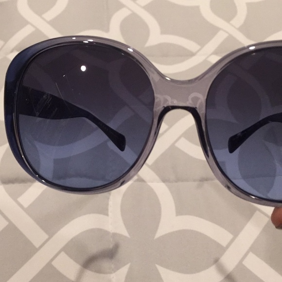 Prada sunglasses - Picture 6 of 8